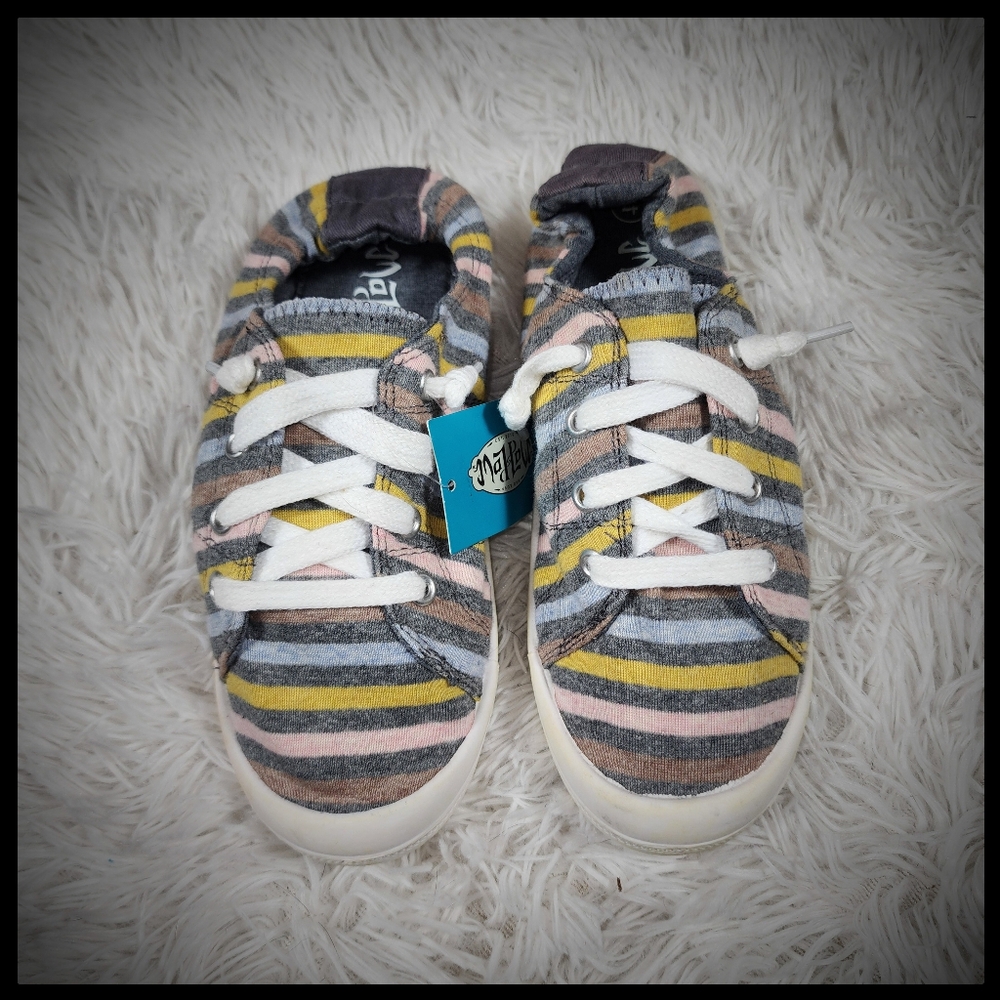 Girl's Striped Mad Love Slip-on Casual Shoes Size 4